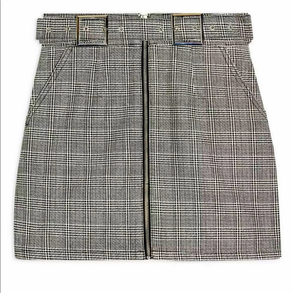 Belt mini skirt